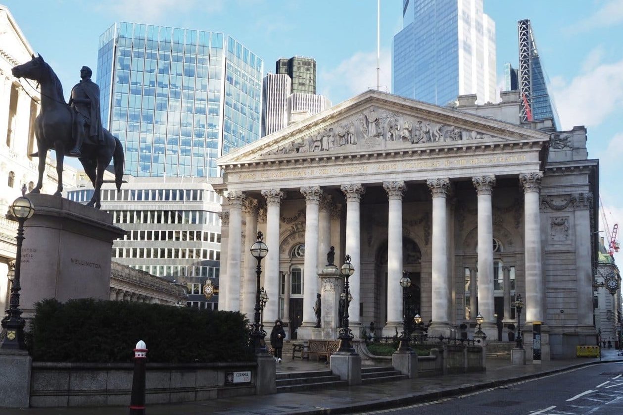 من "العظمى" إلى "العالمية".. رحلة بريطانيّة فريدة