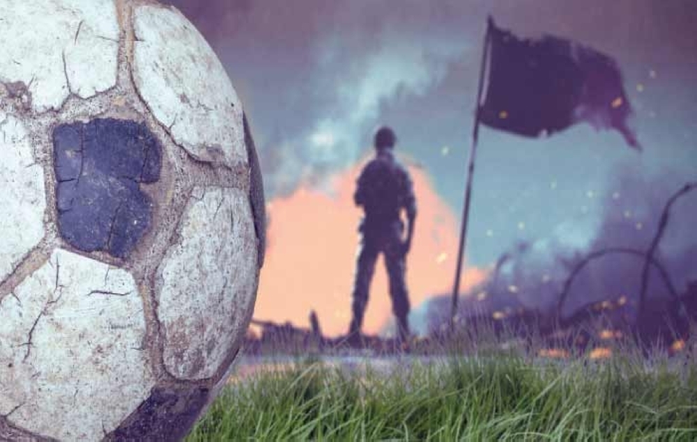 عندما تصبح الشّعوب كرة بين أقدام السّاسة