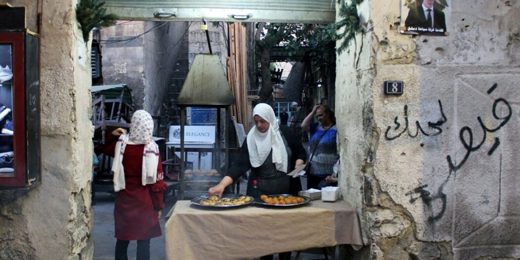 "الحرب"... وحيدة على صليب الأنوثة