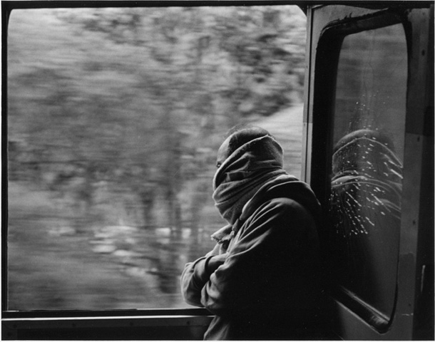 عن الغربة في الوطن... أو الغرب الذي يسكن شبابنا