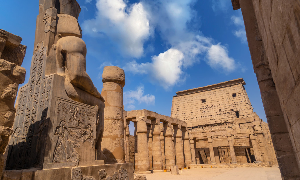 من بطليموس إلى الحاج مدبولي.. وشاح مصر الذي لم يكتمل