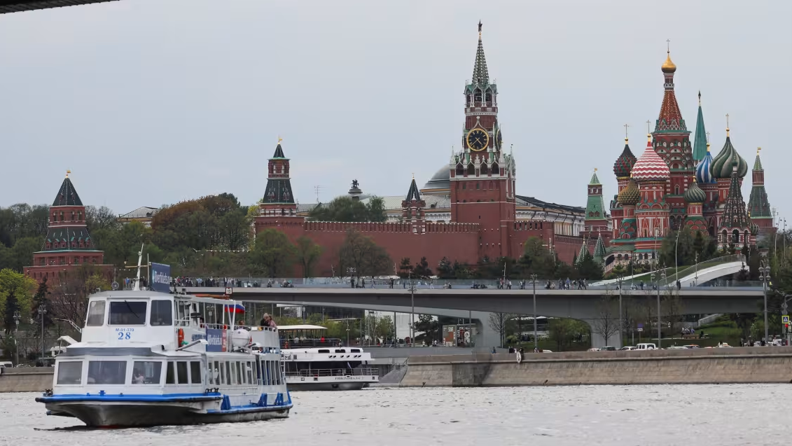 حوار سياسي مع صديق... عندما يفقد الأكاديمي حياده وموضوعيته